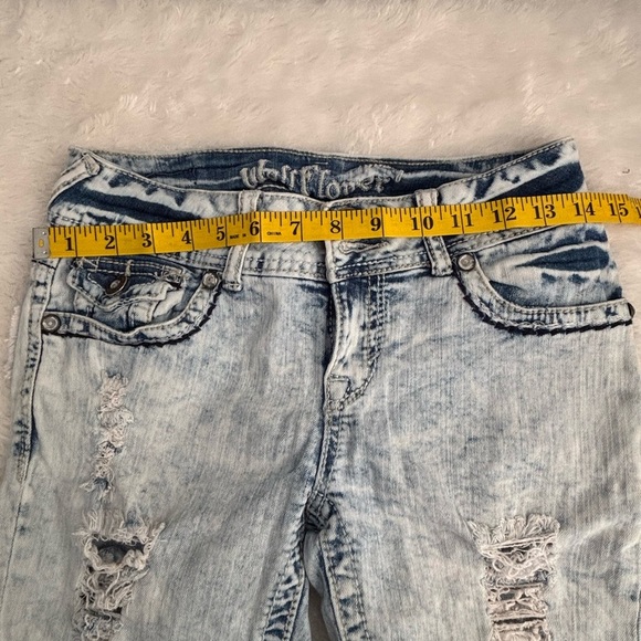 Wallflower Women's Distressed American Flag Acid Wash Denim Jean Shorts Size 3 - Picture 4 of 6